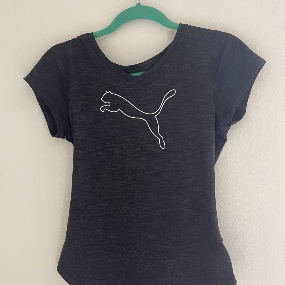 🌸 Women's V-Neck Puma Grey T-Shirt/ Small